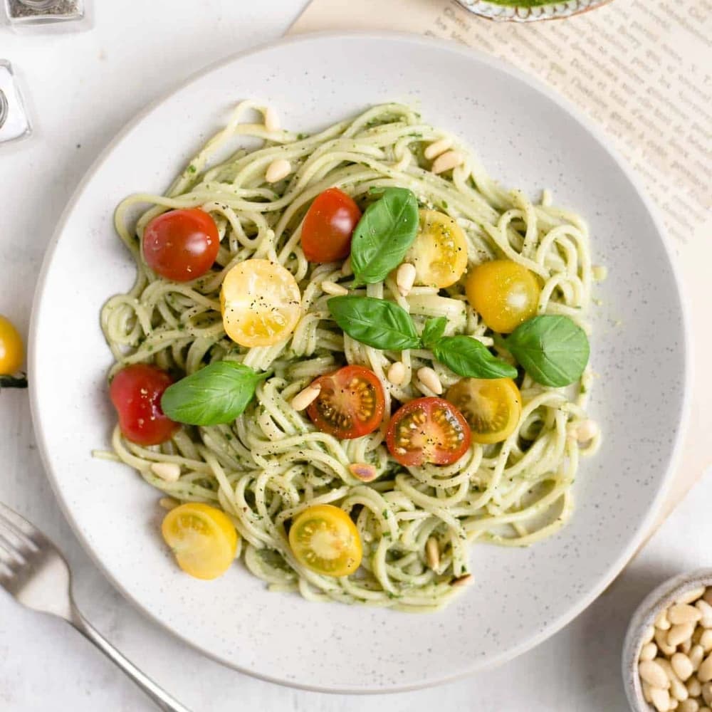 Pasta al pesto con cherry